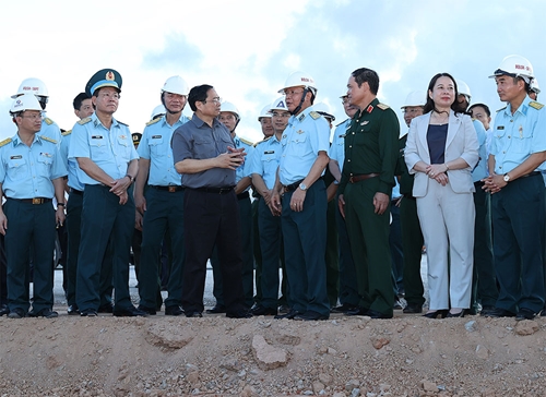 Thủ tướng Phạm Minh Chính kiểm tra các công trình hạ tầng trọng điểm tại tỉnh Bình Thuận

